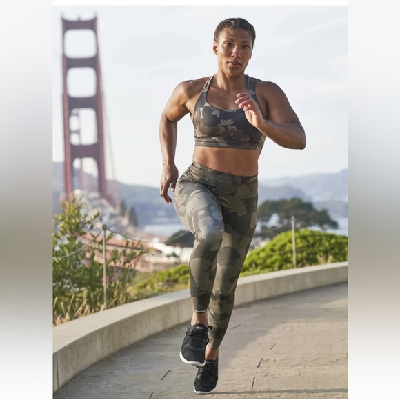 Athleta Run Free Camo 7/8 Tight in Arbor Olive SIZE XS. #353647‎ - Picture 2 of 12